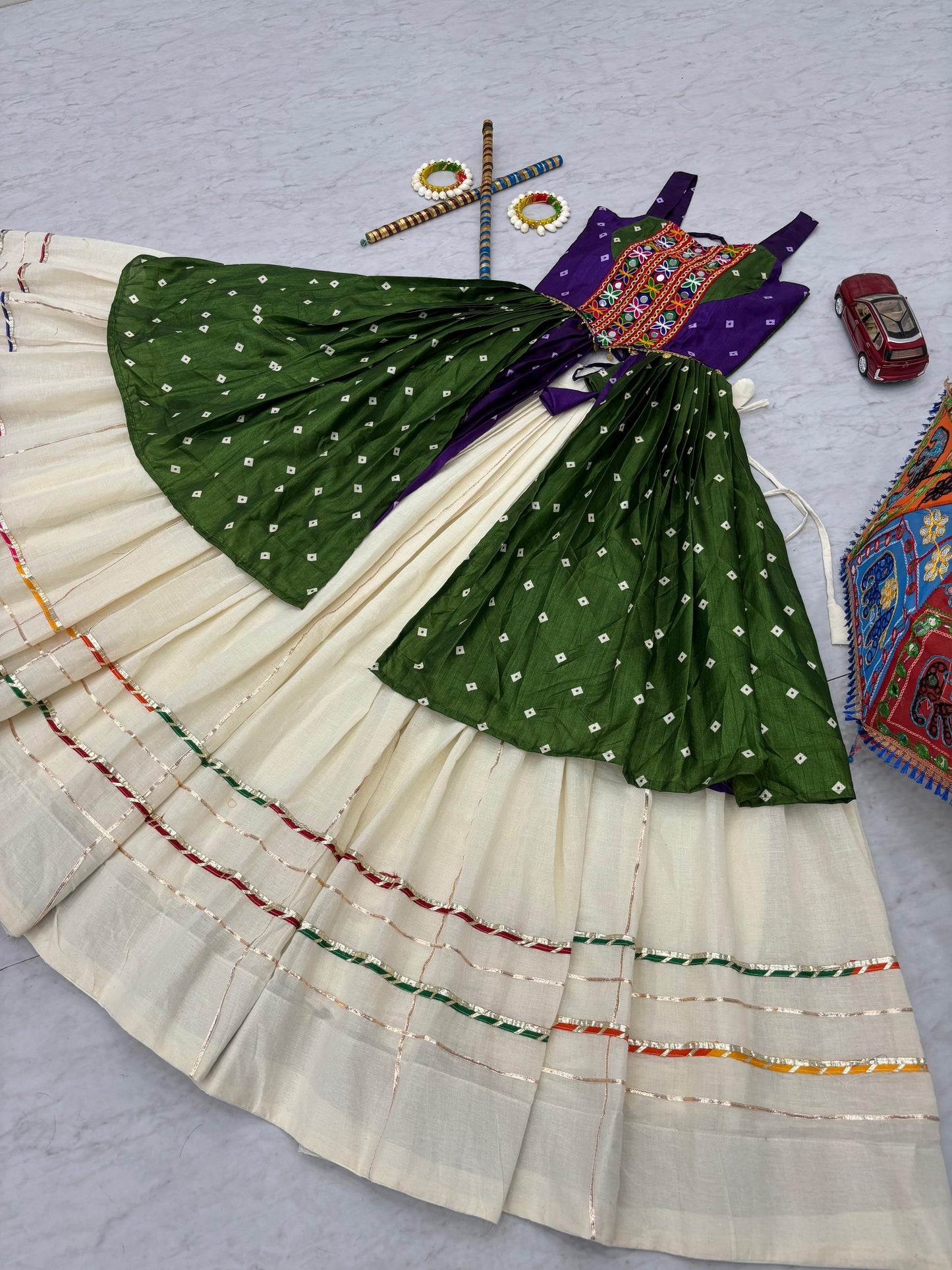 bandheji print with gamathi real mirror work choli