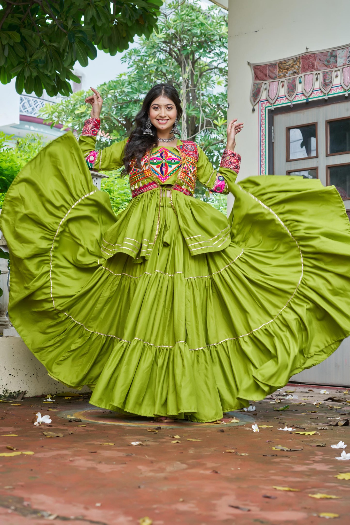 heavy gamthi work mmrror lace deginer choli